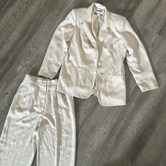 JG HOOK BEIGE BLAZER AND PANTS SET Size 10 - Picture 1 of 7